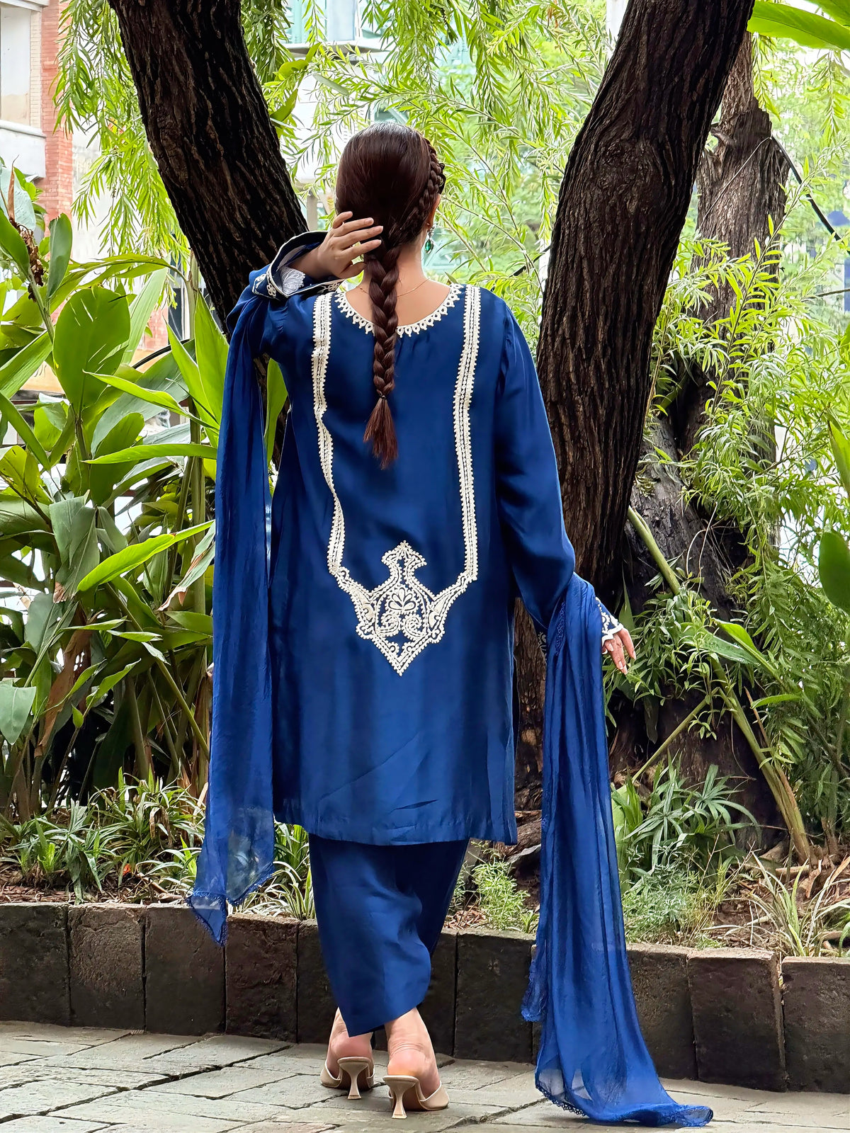 Melon by Anam – Elegant Embroidered 3PC Stitched Suit