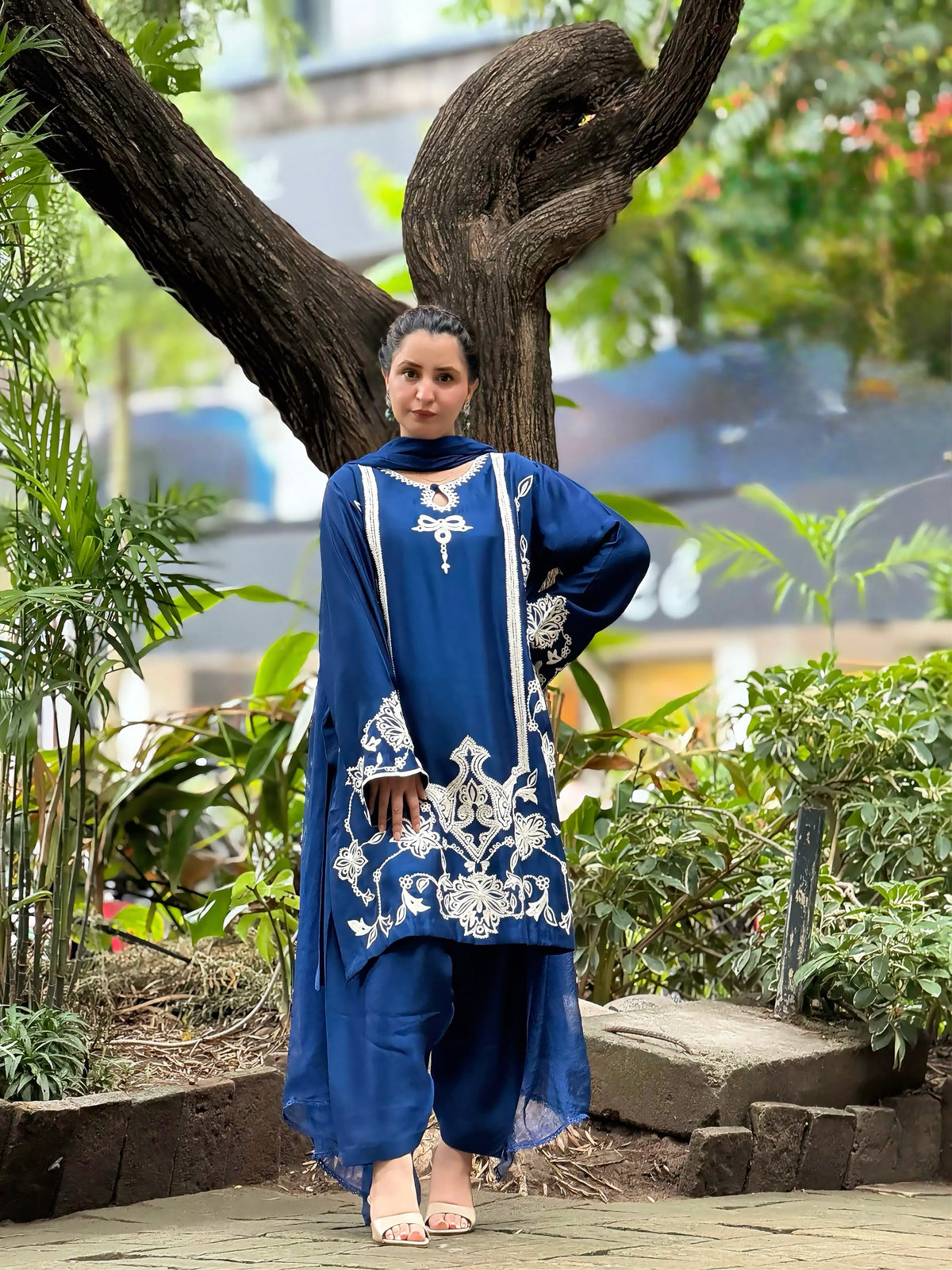 Melon by Anam – Elegant Embroidered 3PC Stitched Suit